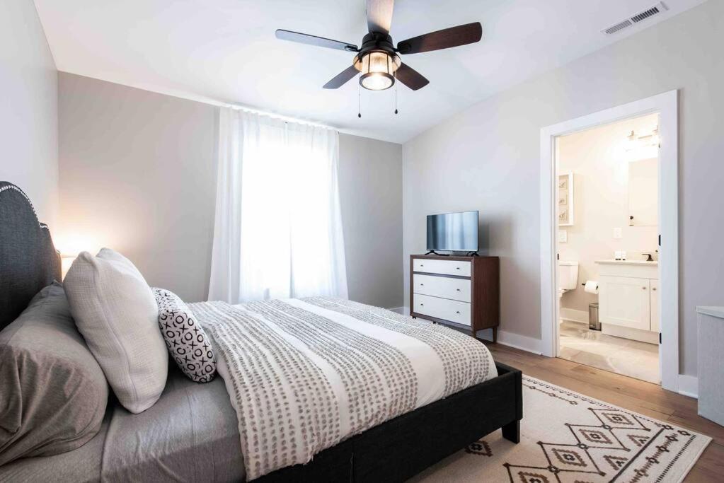 Newly Renovated 3 Bedroom Shelby Park Home **Free Parking** Louisville Bagian luar foto