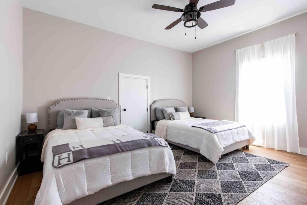 Newly Renovated 3 Bedroom Shelby Park Home **Free Parking** Louisville Bagian luar foto