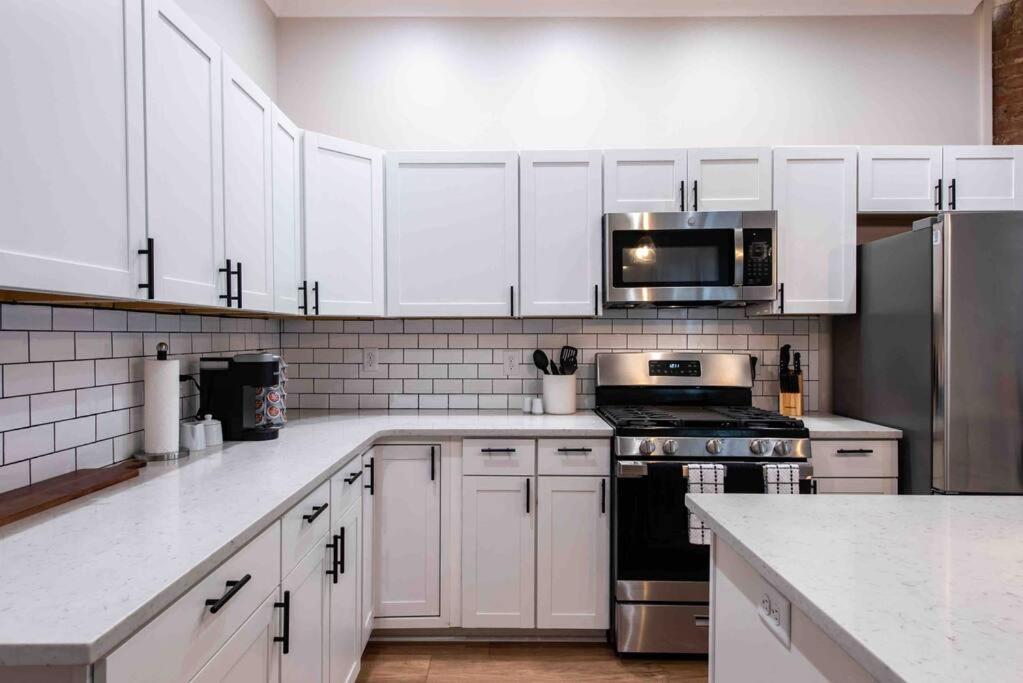 Newly Renovated 3 Bedroom Shelby Park Home **Free Parking** Louisville Bagian luar foto