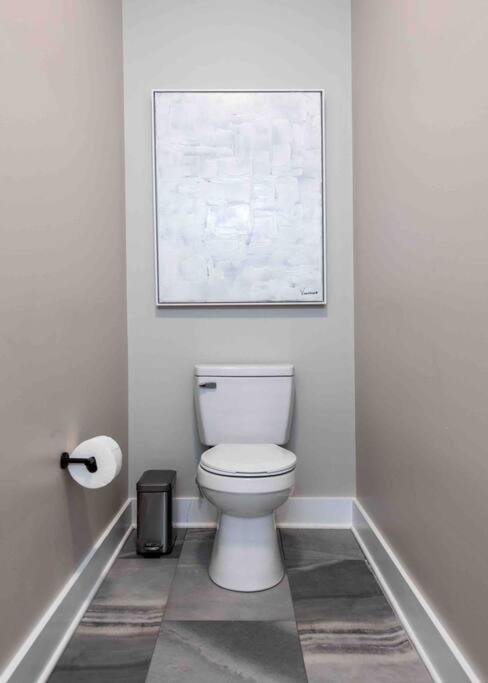 Newly Renovated 3 Bedroom Shelby Park Home **Free Parking** Louisville Bagian luar foto
